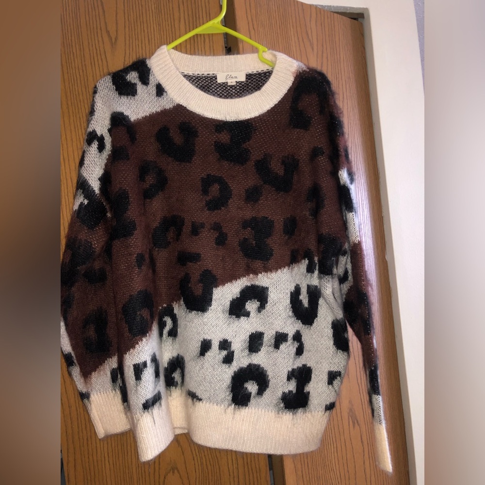 New Elan Sweater. Never worn. Small.
